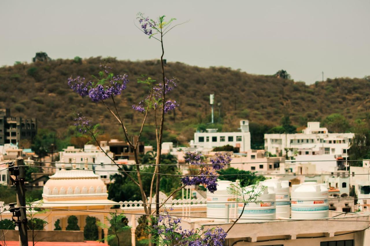 Tripli Udaipur Hotel Exterior foto