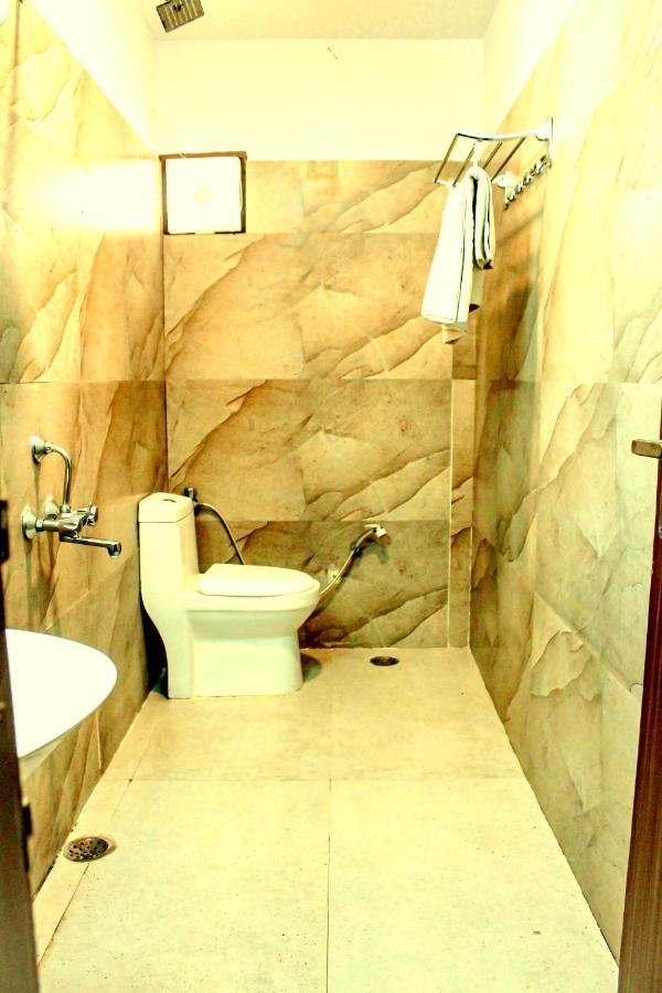 Tripli Udaipur Hotel Exterior foto