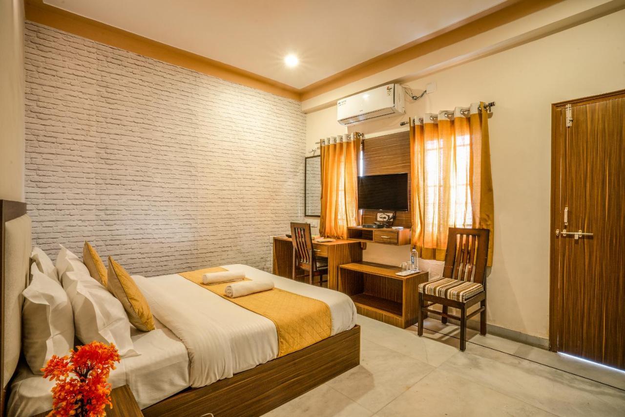 Tripli Udaipur Hotel Exterior foto