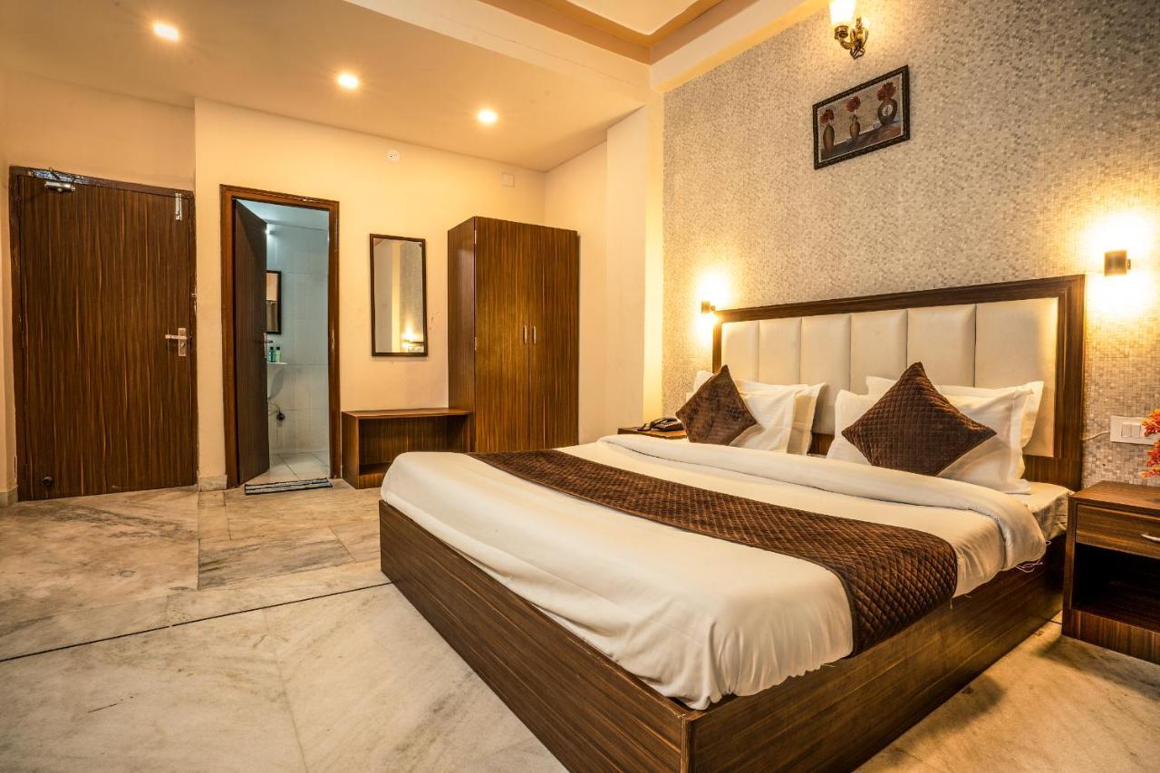 Tripli Udaipur Hotel Exterior foto