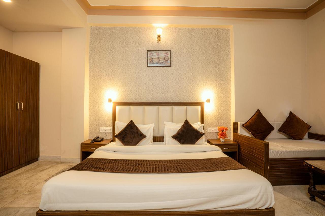 Tripli Udaipur Hotel Exterior foto