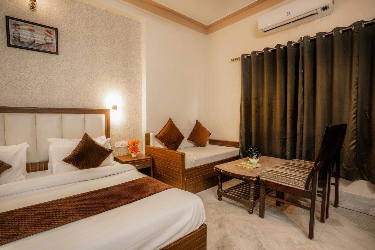 Tripli Udaipur Hotel Exterior foto